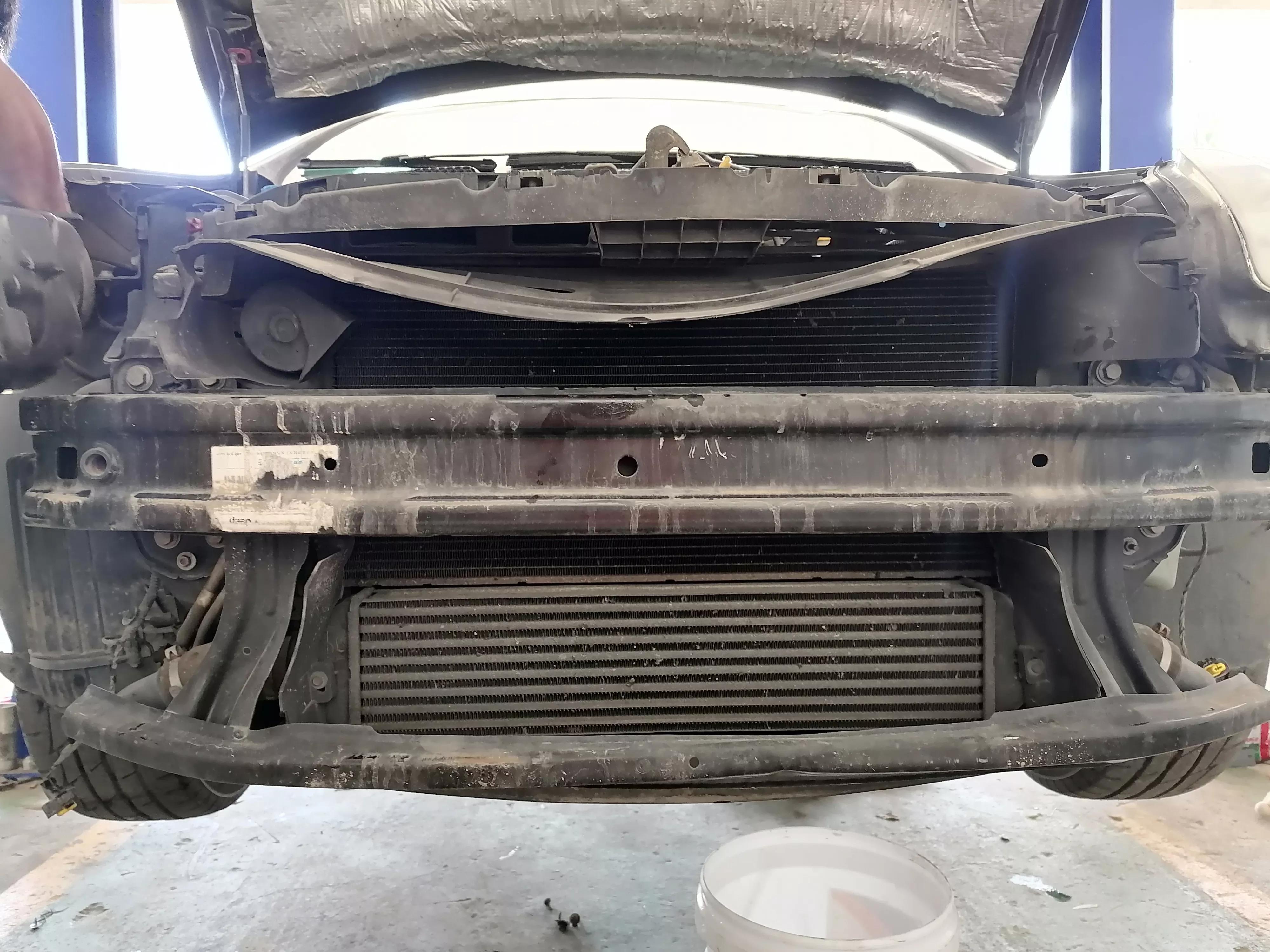 菲亚特博悦16万公里，水箱磨破漏水更换水箱