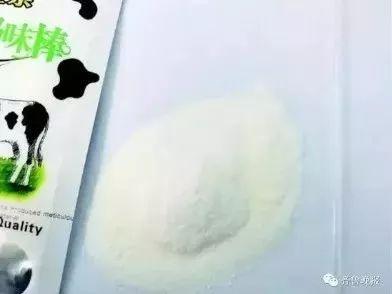 中小学流行的“*粉白**”火了，吸完后还模仿吸毒后的亢奋状态！