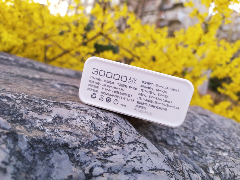 爱国者移动电源10000毫安好吗,爱国者移动电源充放电