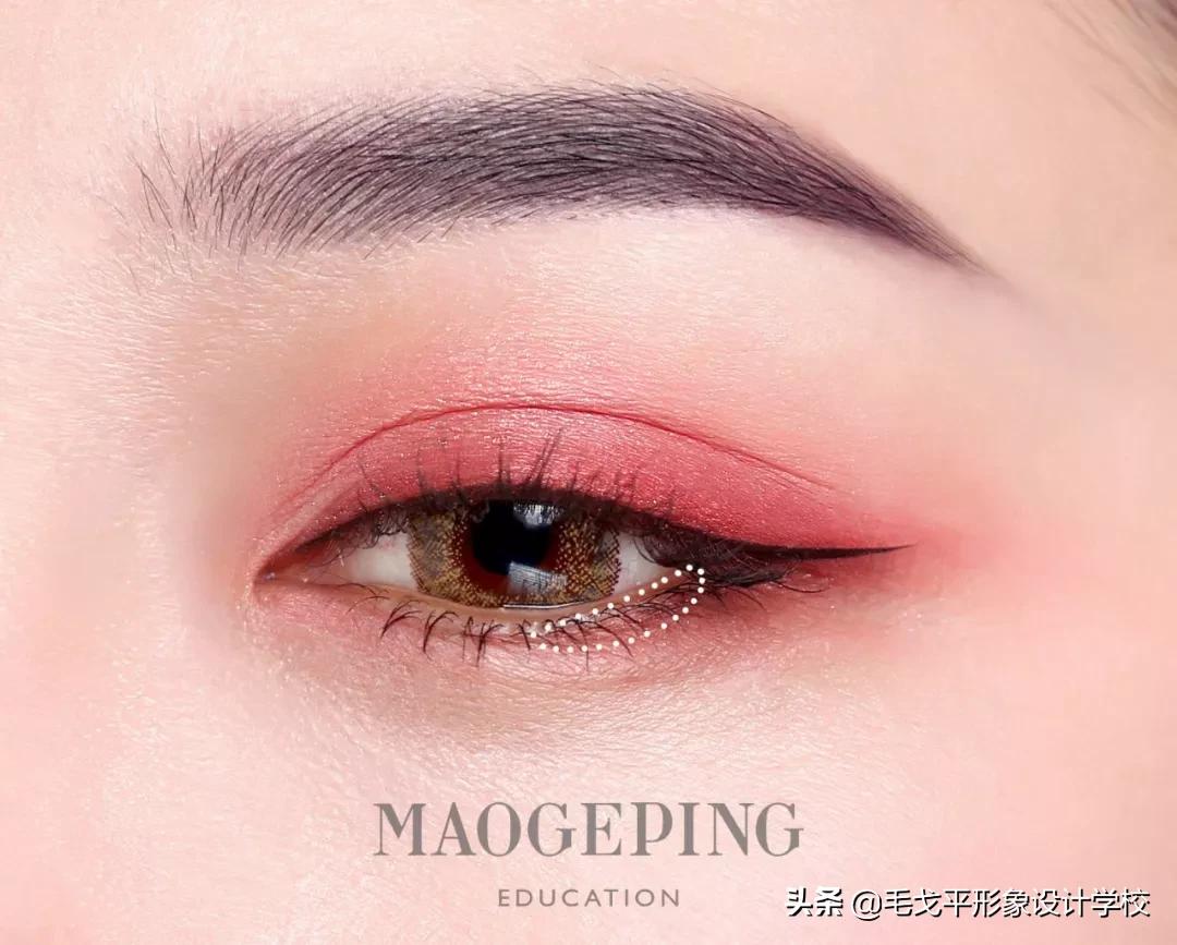 怎么避免眼妆脏,怎样防止眼妆脱落