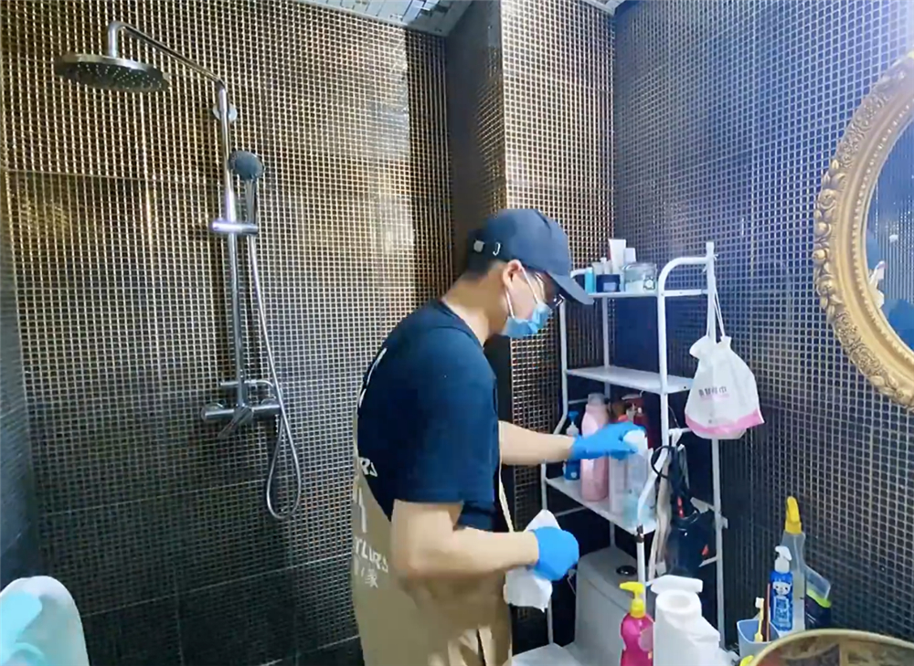 郑州租房的一家人,郑州出租屋搬走租客需要打扫吗