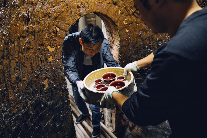 景德镇为什么还在坚持手工制瓷,什么时候景德镇制瓷得到迅猛发展