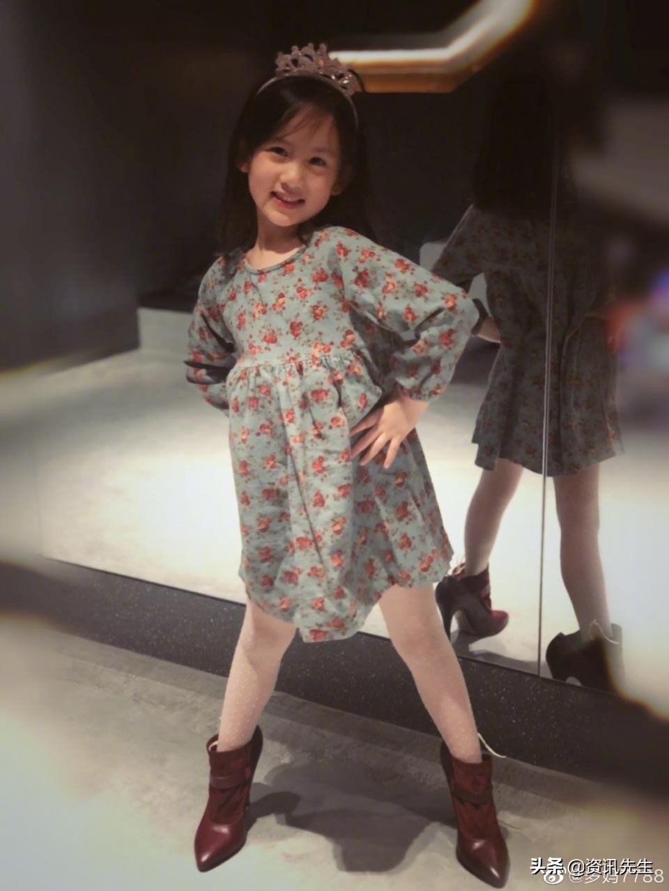 黄磊小女儿穿高跟鞋,黄磊女儿穿花裙显成熟