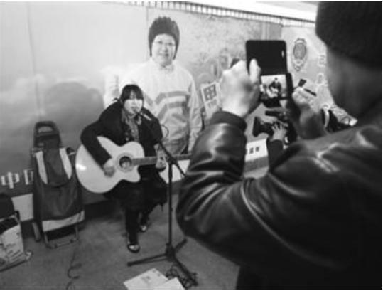 西单女孩成名视频,西单女孩春晚董明珠