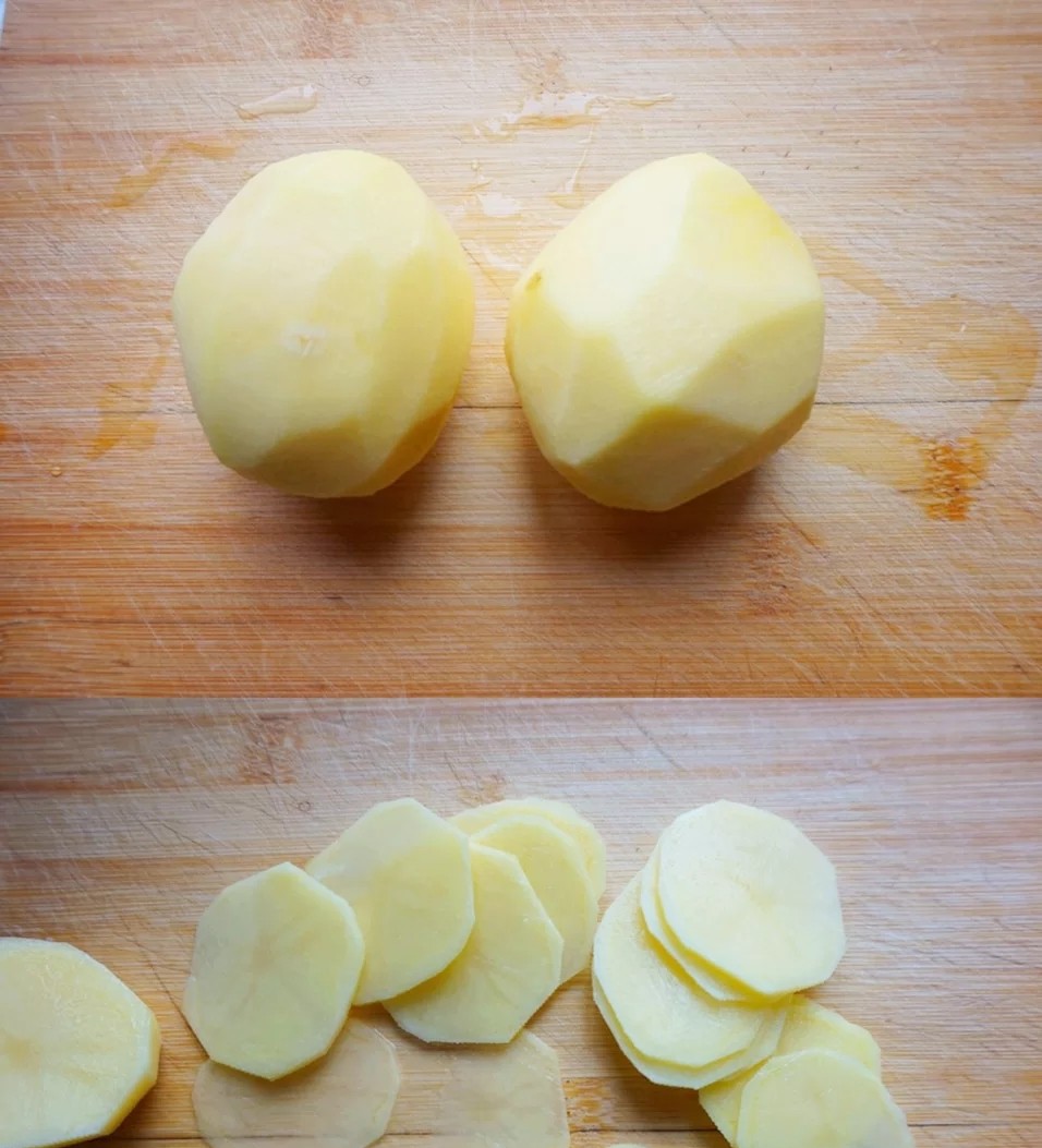 怎么用土豆泥炸薯片简单又香脆,怎么炸薯片简单又香脆10分钟