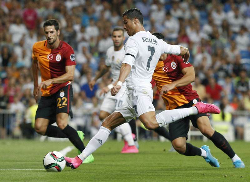 梅西伪9号和右边锋,梅西c罗谁更强终于说出了