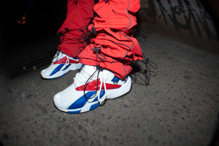 reebok锐步鞋纯黑色,锐步reebok篮球鞋怎么样