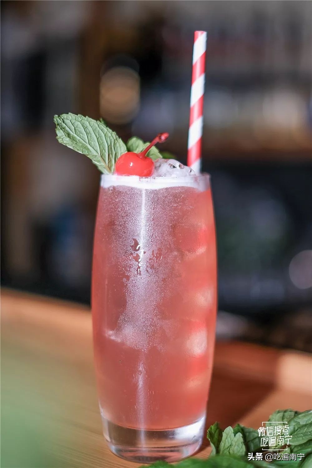 江北大道一家“特别”的酒吧，走进去发现全是外国人