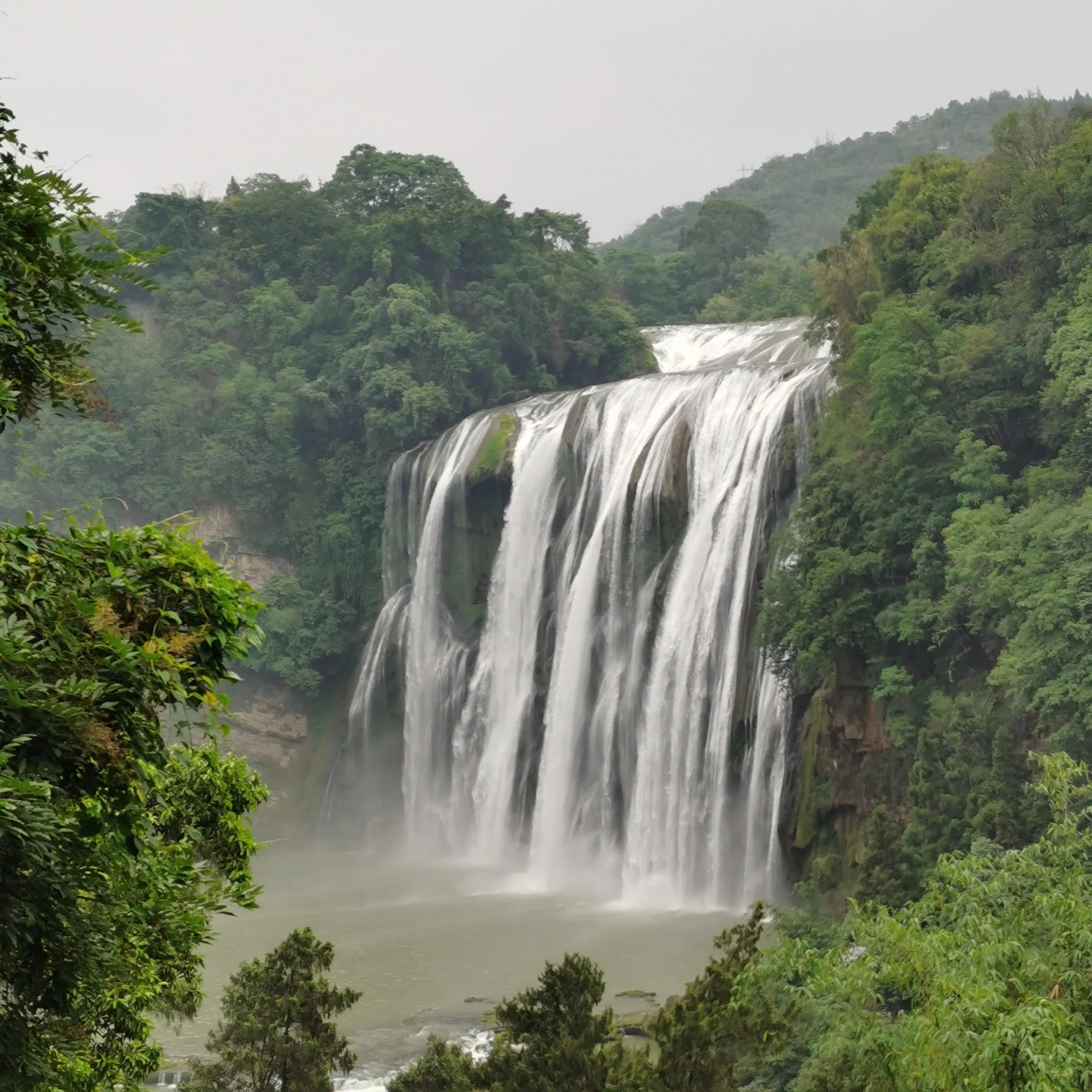 向南方和向北方,登上山顶看美景贵州黄果树瀑布