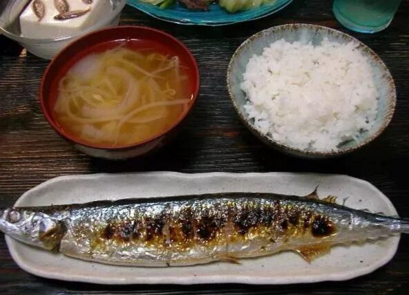 秋刀鱼日本人为啥吃不起,日本人的秋刀鱼为什么这么便宜