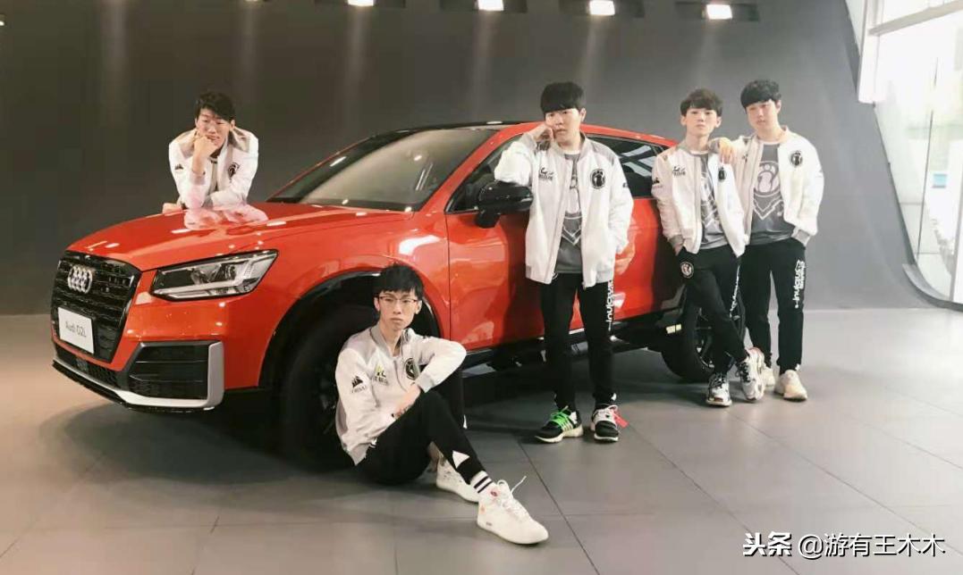 ig战队成员和王思聪合影,ig战队是王思聪赞助的吗