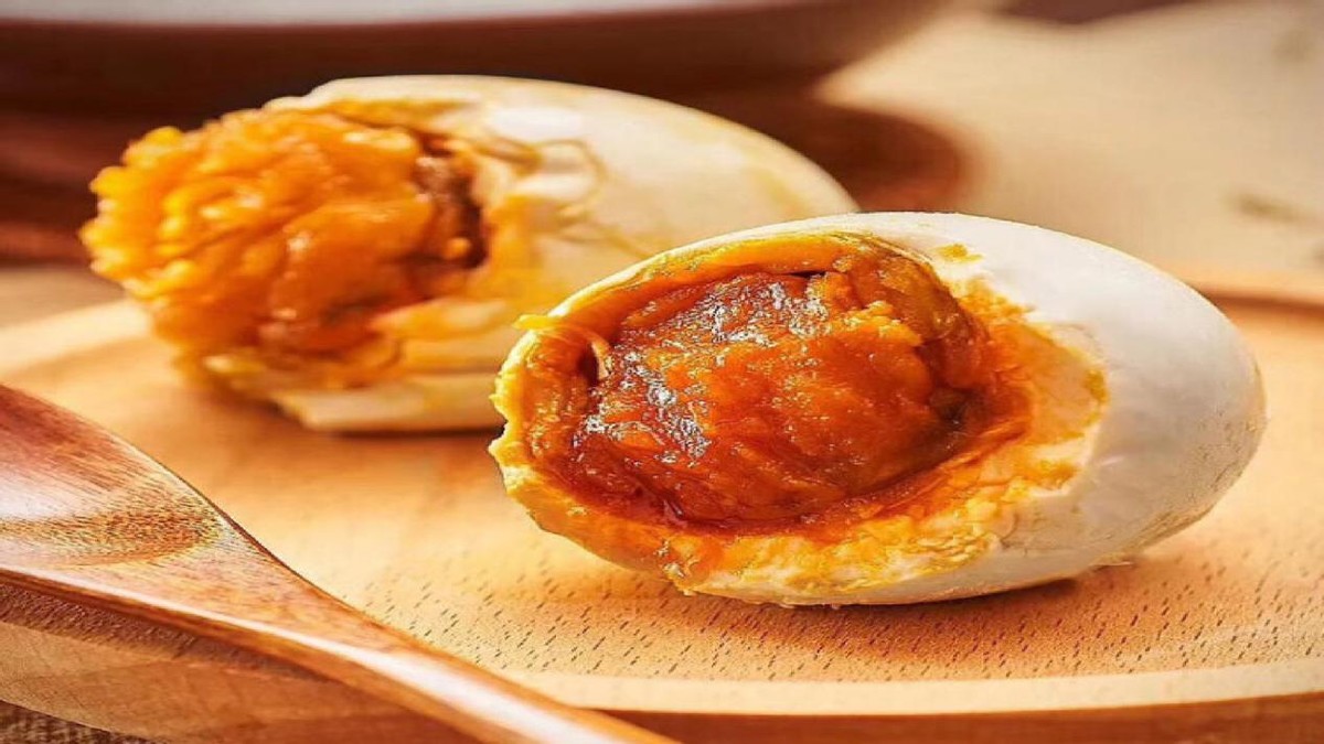 海鸭蛋流油怎么回事,央视曝海鸭蛋事件