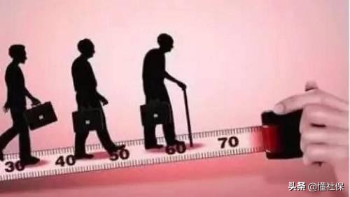 为什么有的退休人员，医保卡当中有钱，有的医保卡当中没有钱？