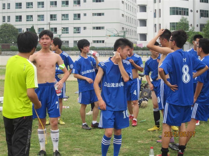 足球90后的时代,90年代中学足球