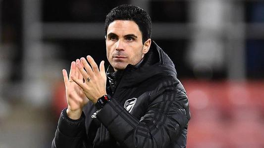 阿森纳18轮不败原版,阿森纳49场不败传奇主力阵容揭秘