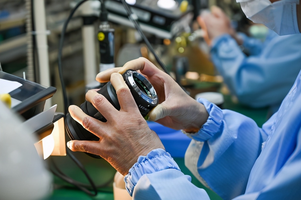 净利润大跌548%！百年相机巨头陷入困局，彻底告别“日本制造”