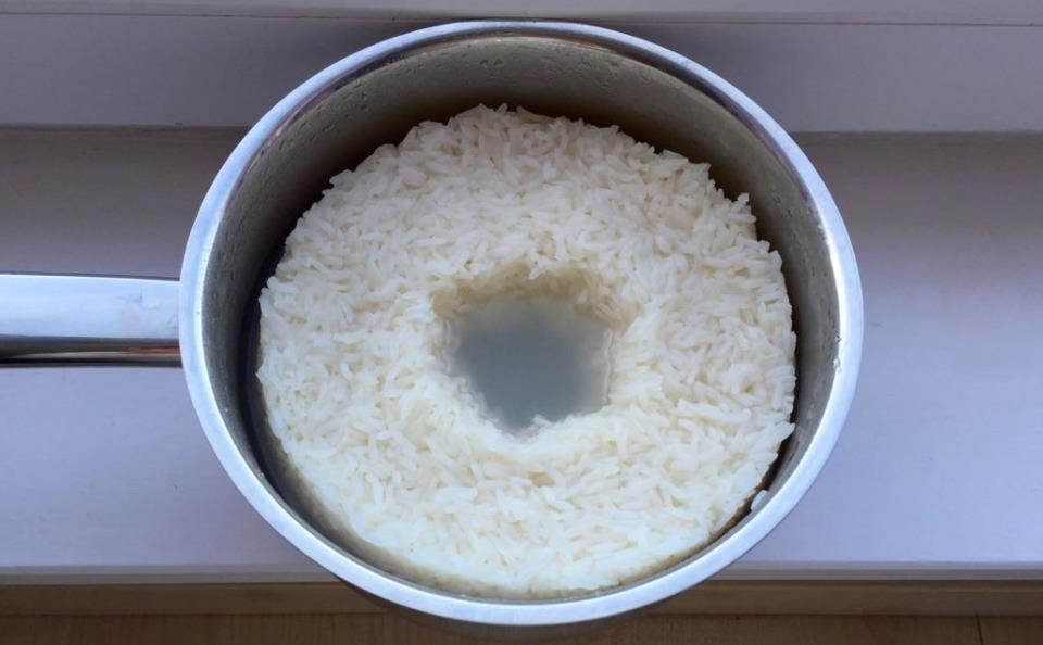 糯米冷了怎么把它煮热,冻过的糯米饭怎么加热才好吃