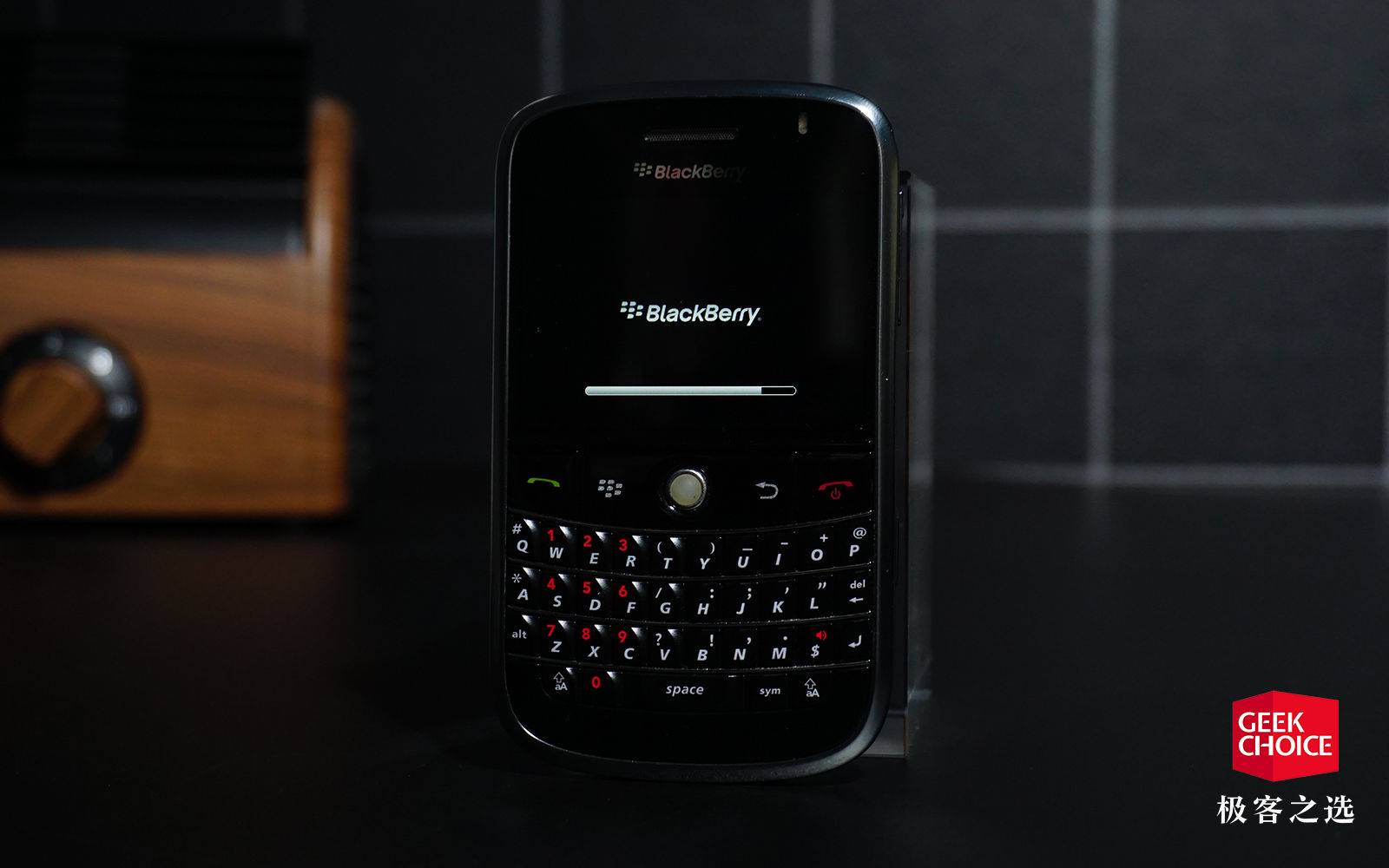 黑莓最后一款全键盘手机,很老的黑莓手机能用来干嘛