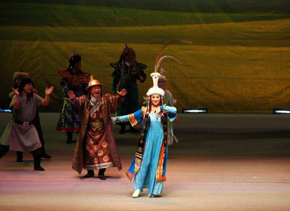 蒙古女英雄嫁给7岁儿子,蒙古第一位女英雄