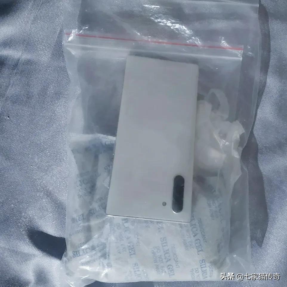 手机进水后黑屏但能听到震动声,oppo手机进水黑屏解决方法