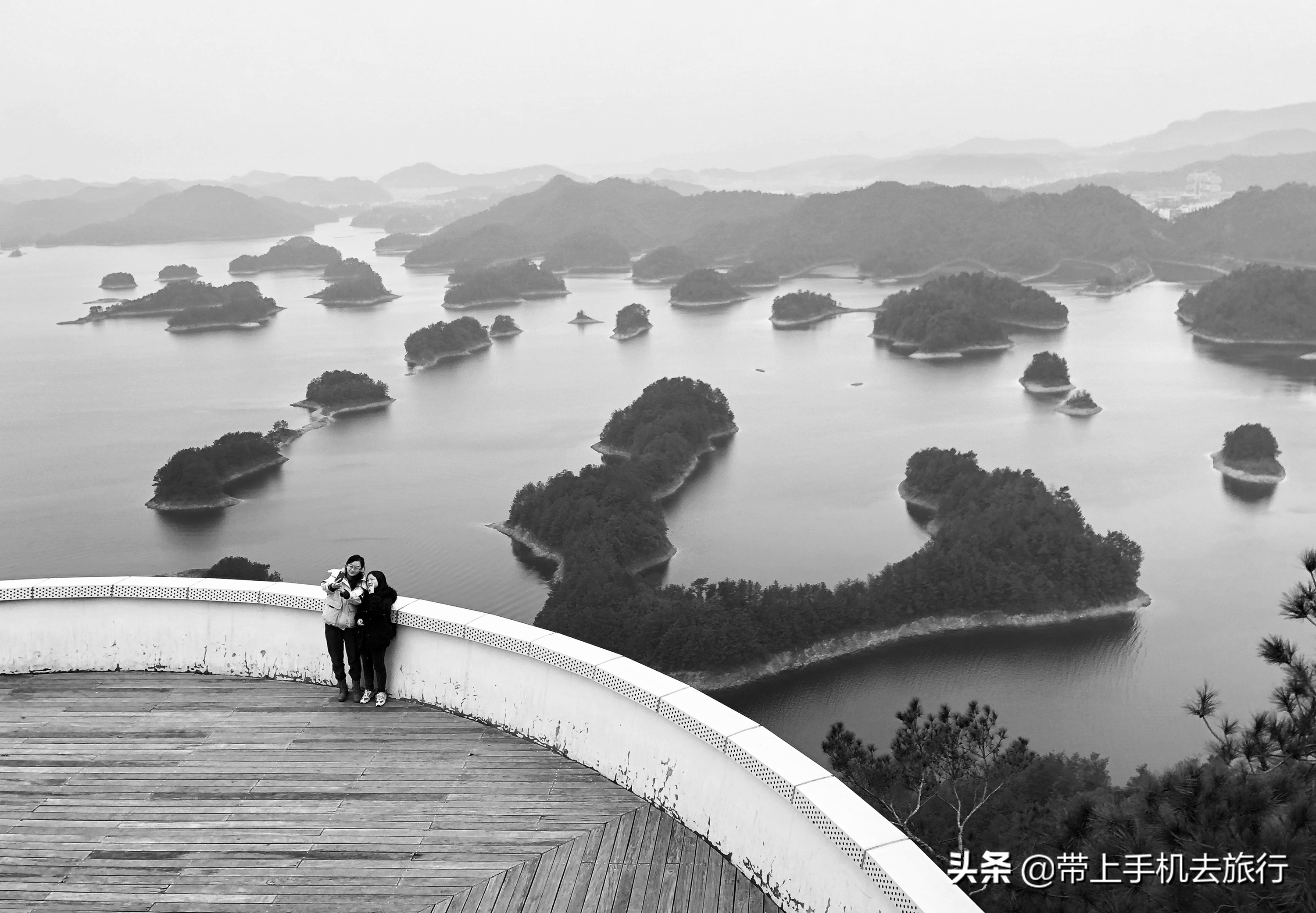 如何将手机相册里的彩照变黑白,手机怎么把黑白照变成彩色的