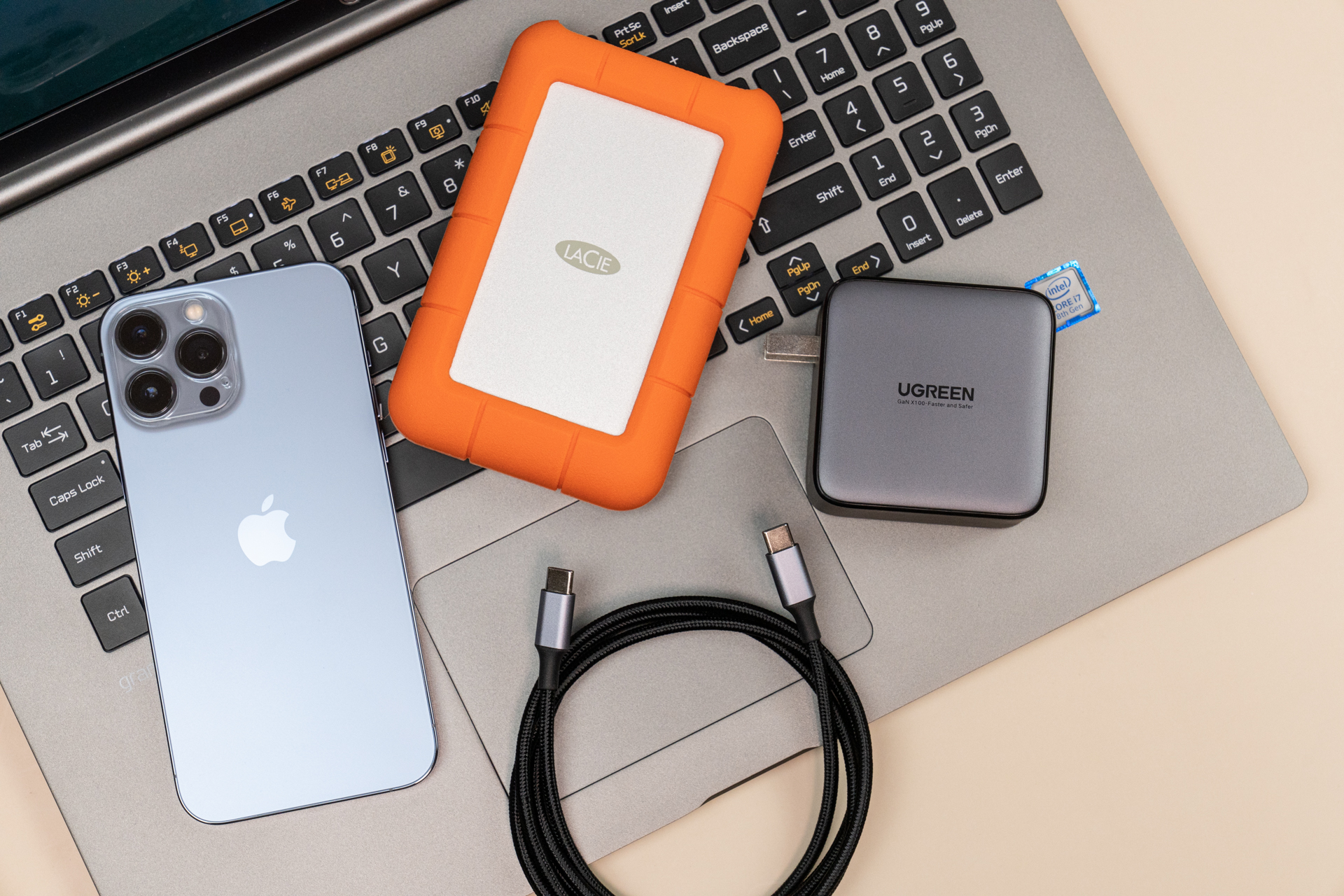 绿联30W氮化镓快速充电器,绿联闪充湃氮化镓充电器45瓦测评