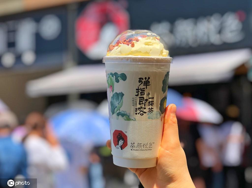 风暴眼|一年三次集中闭店，茶颜悦色的“网红经济”还能走多久？