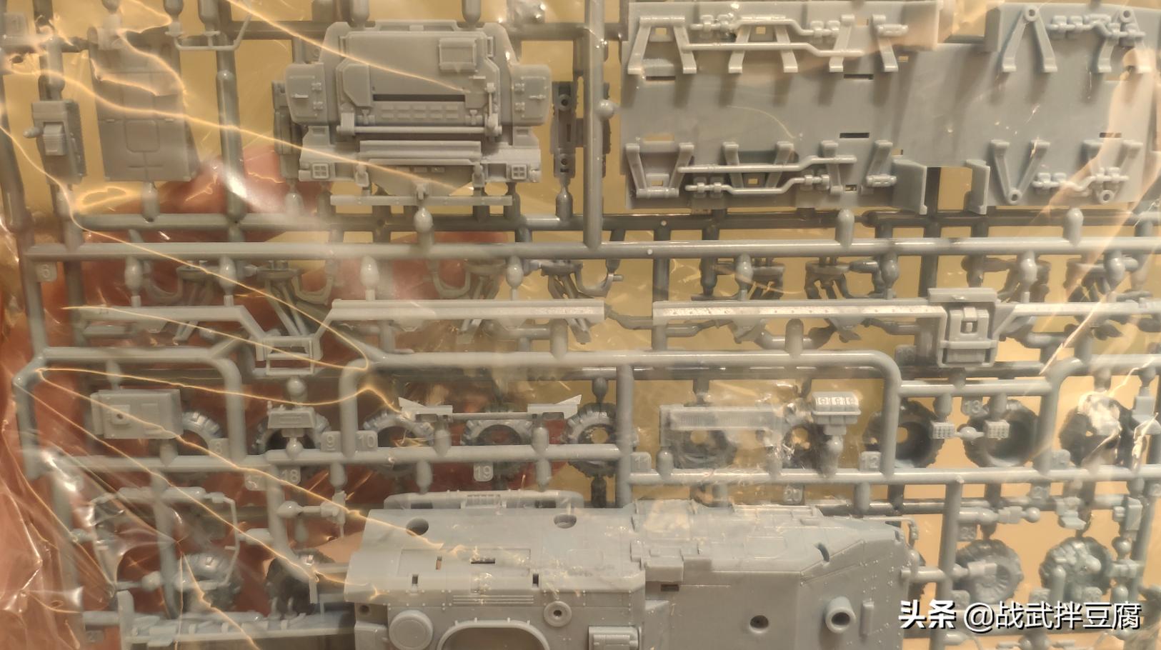 流浪地球厢式运载车合金模型开箱,流浪地球运载车模型开箱