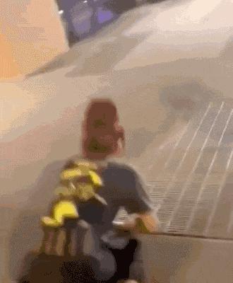 外国人少系列:这是黑人版快手吧?至少也是作死界的王者级别