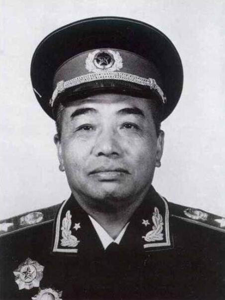 叶飞请示：是不是连美舰一起打？毛*东泽**回答：只打蒋舰，不打美舰