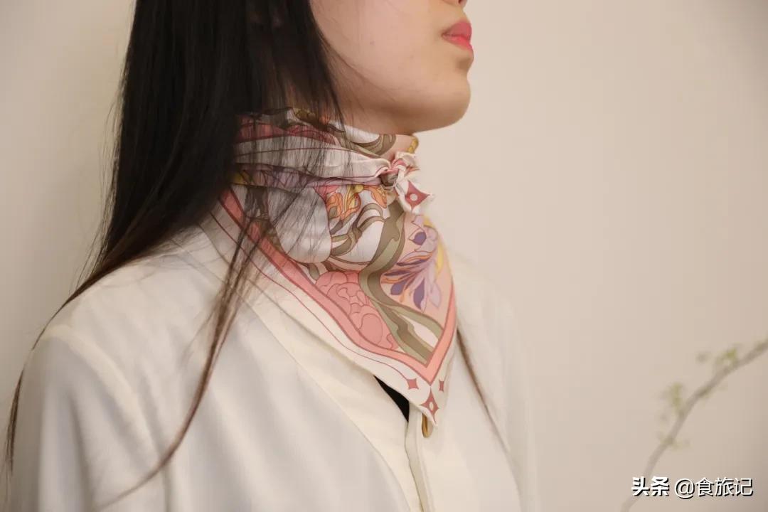 不要拒绝丝巾,正如不要拒绝春天