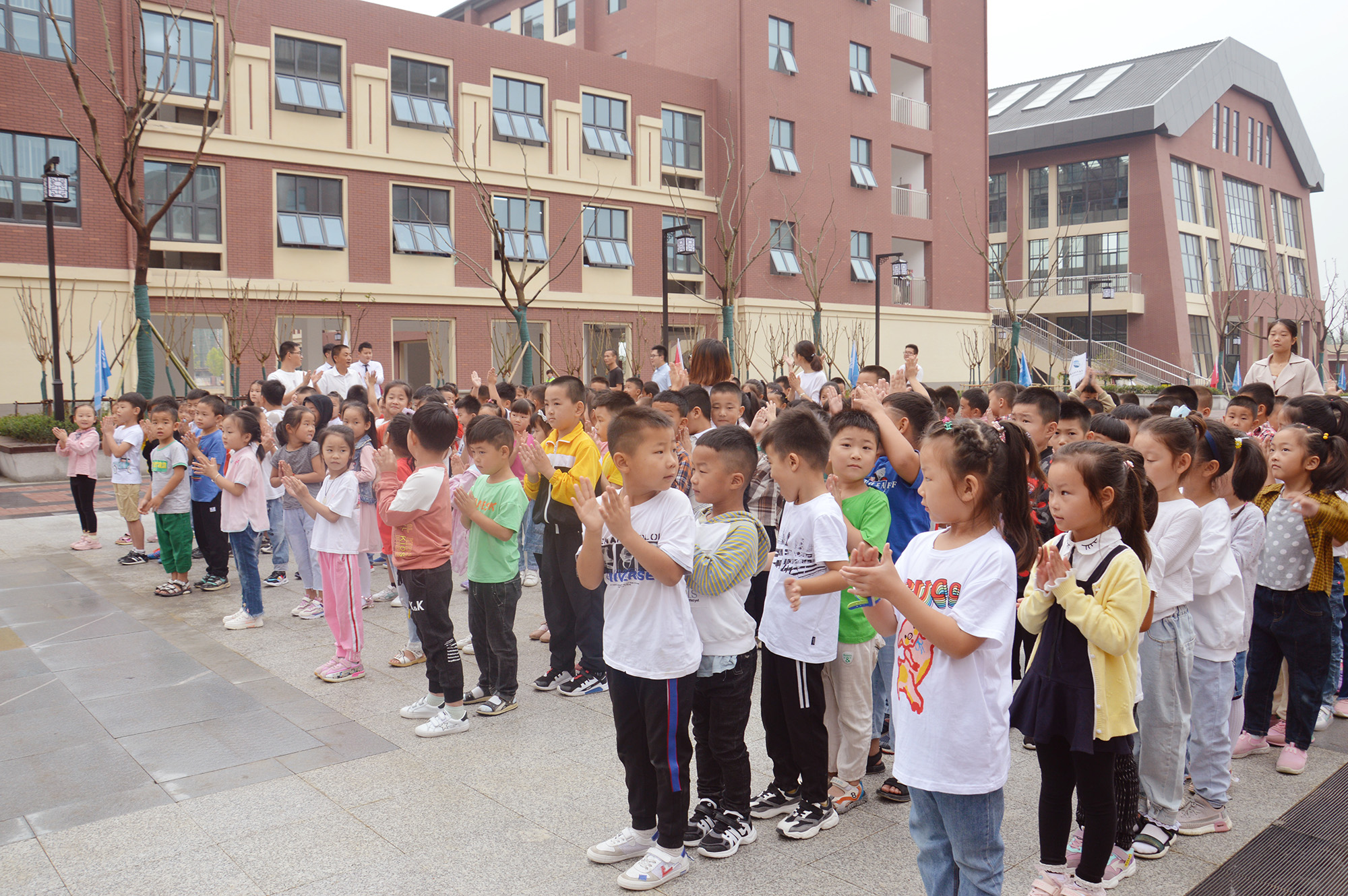 鐖卞績涔﹀寘鎹愯禒,鎹愯禒鐖卞績涔﹀寘鎯呮殩瀹朵埂瀛﹀瓙