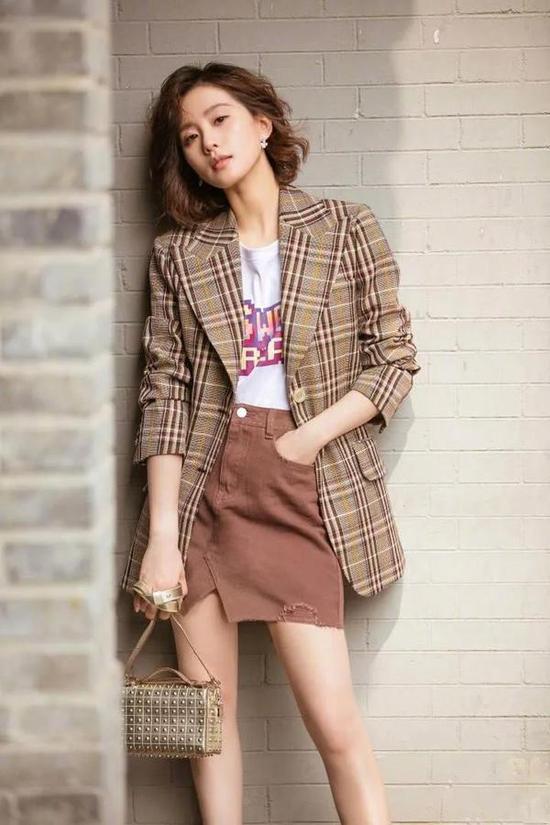 西装配裙子适合哪种发型,中长西装配什么裙子好看