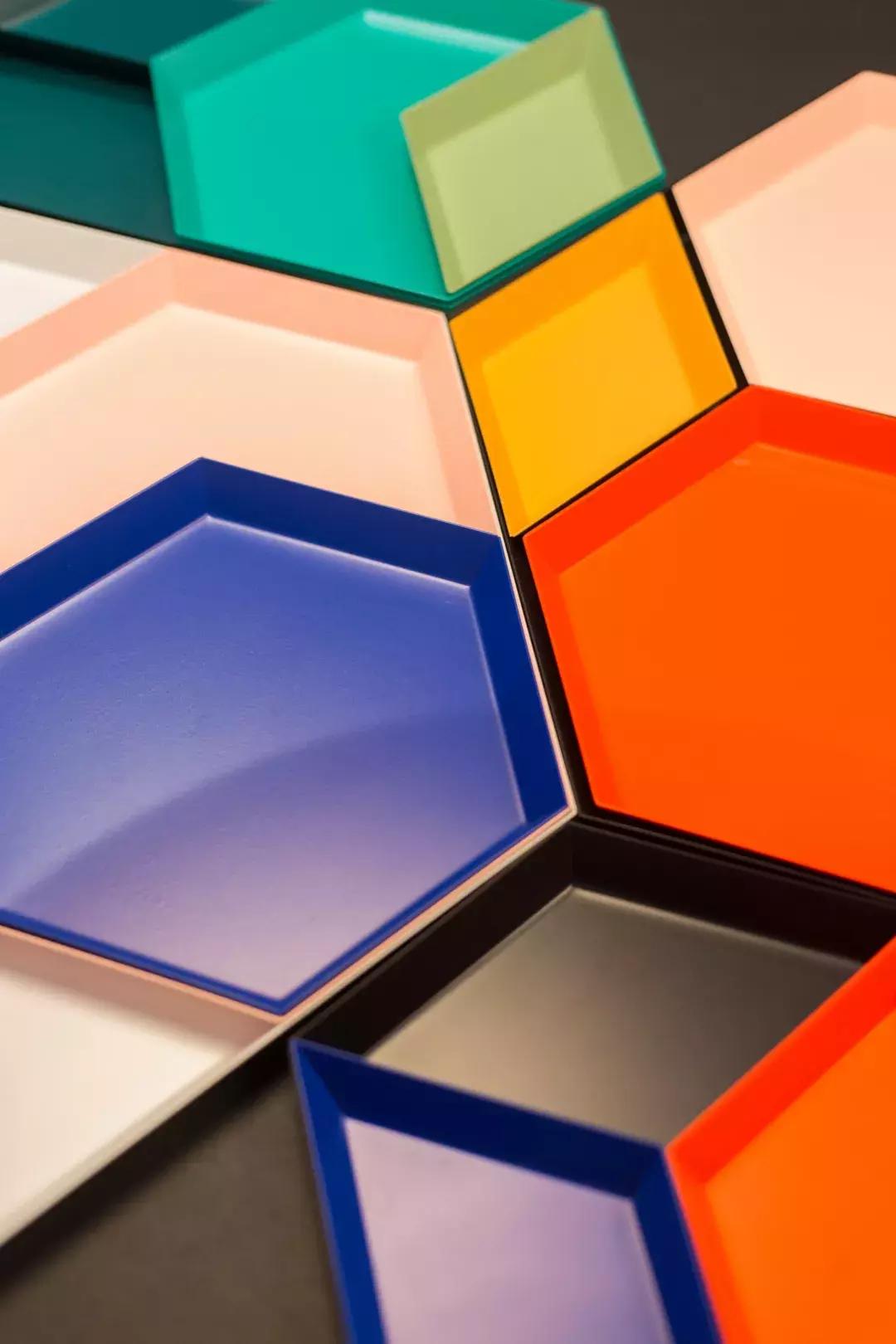 HAY,也许你根本不要那么多,一个微笑的弧线就够了