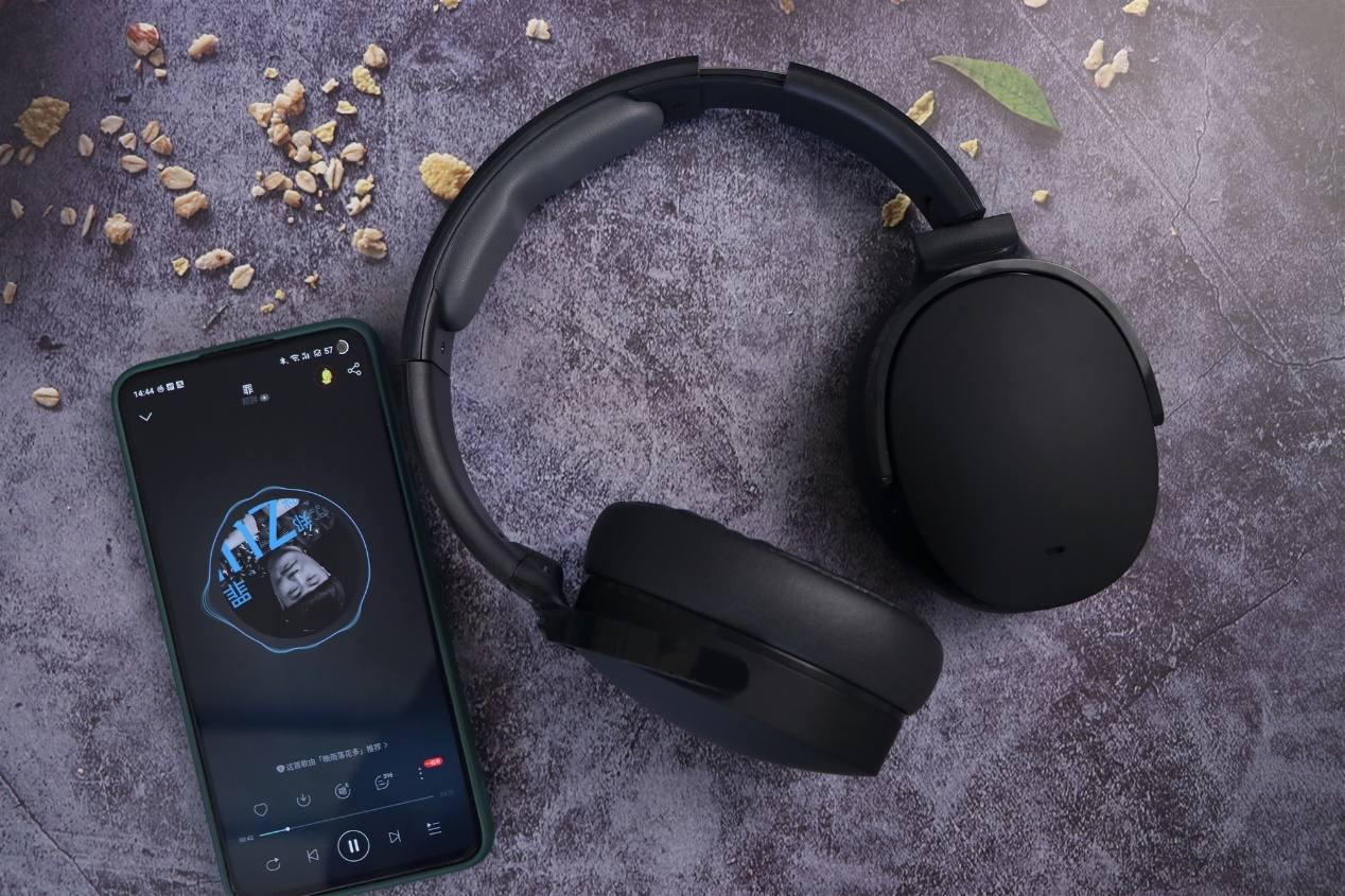 hifi头戴式无线蓝牙耳机推荐,同价位是选耳麦还是入耳式耳机