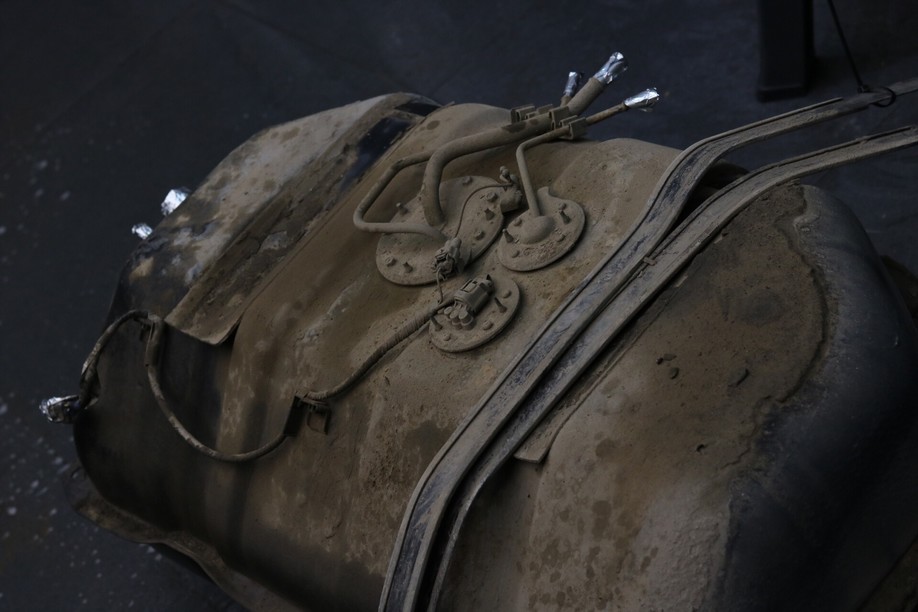 怪兽修车:修复一辆09款中东版丰田霸道,最终旧车变新车