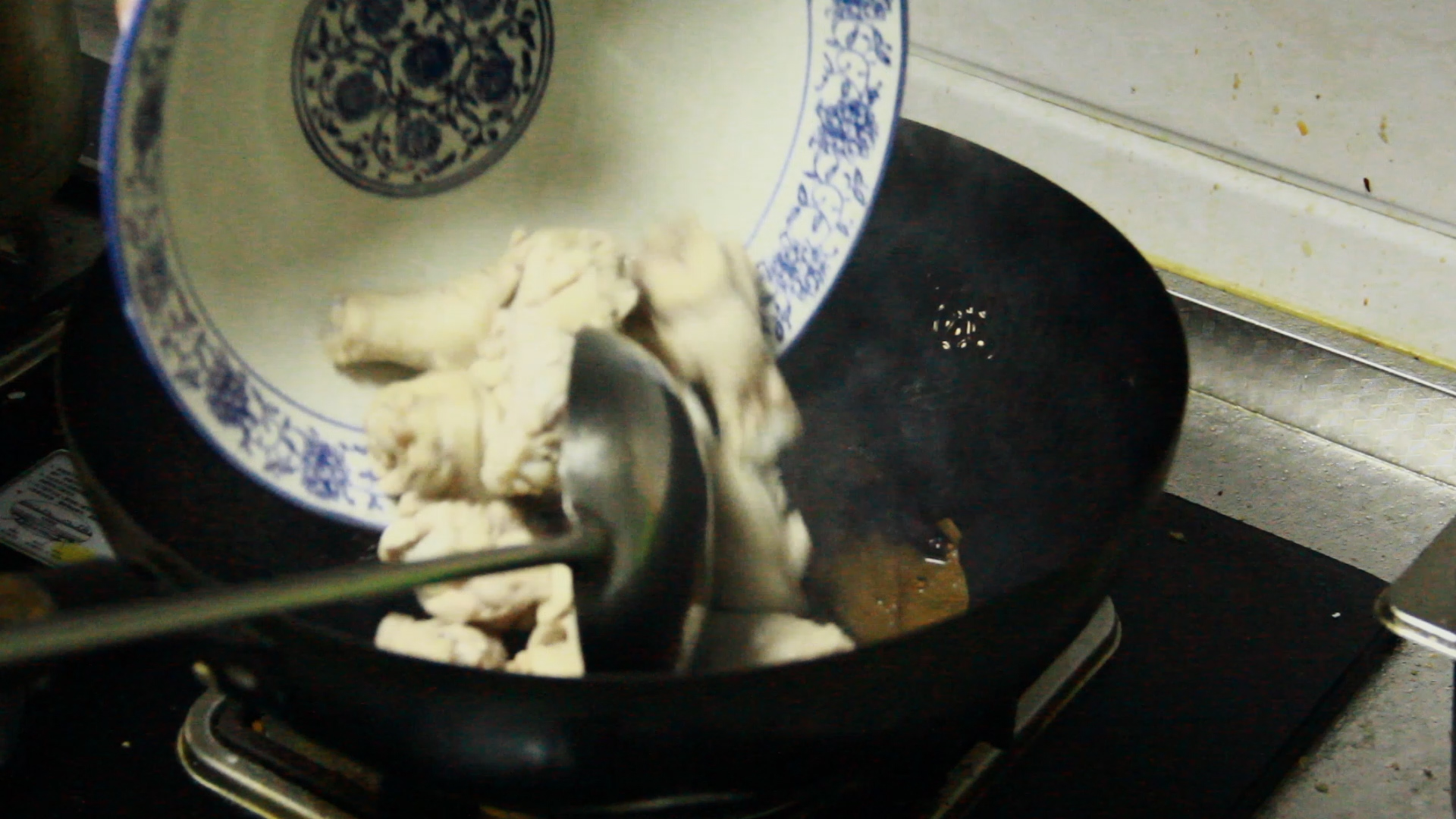 鸡翅根为什么做出来很腥,红烧鸡翅根做法味道超棒一看就会