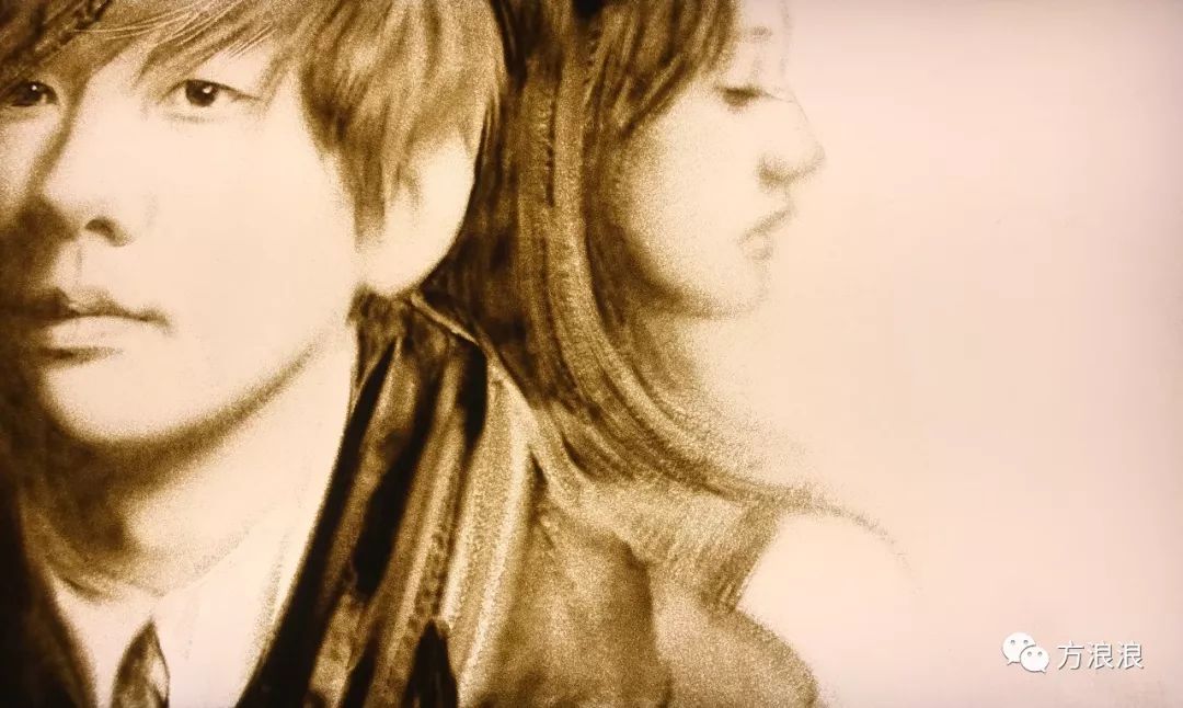 90后小伙手掌画画惊艳众人,神仙手男