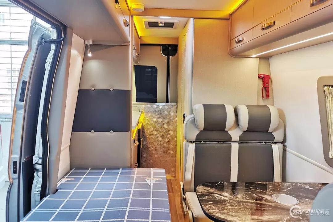21款上汽大通原厂v80b型房车,六座六卧大通v80长轴高顶b型房车