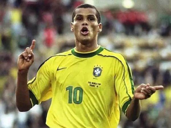 閲岀摝灏斿缃楃撼灏斿閲嶈仛,閲岀摝灏斿鐖跺瓙閮芥浘鍚屽満韪㈢悆