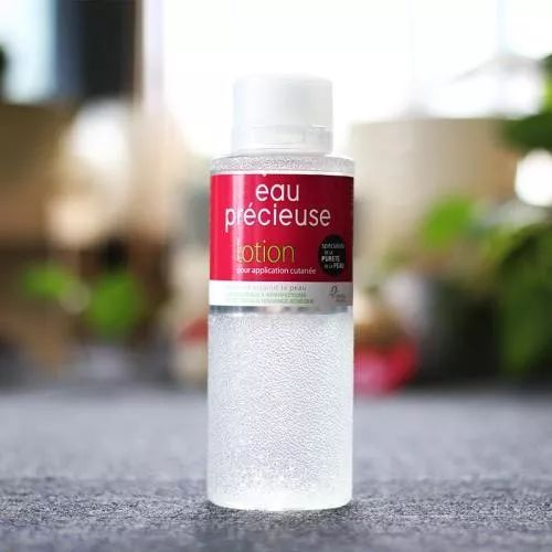 长闭口粉刺？我劝你不要买法国珍贵水了