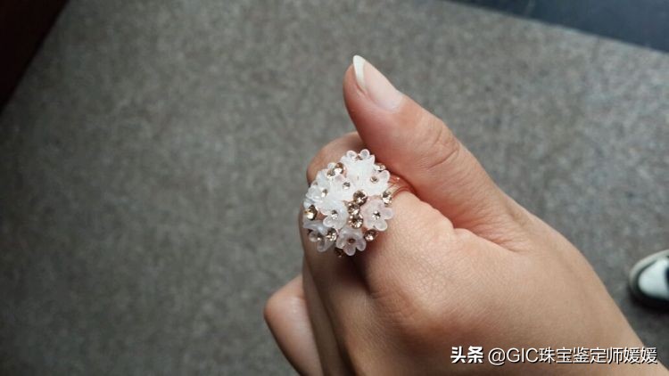 戒指戴的不同手指上都有什么含义,戒指戴在每个手指上的含义重要吗