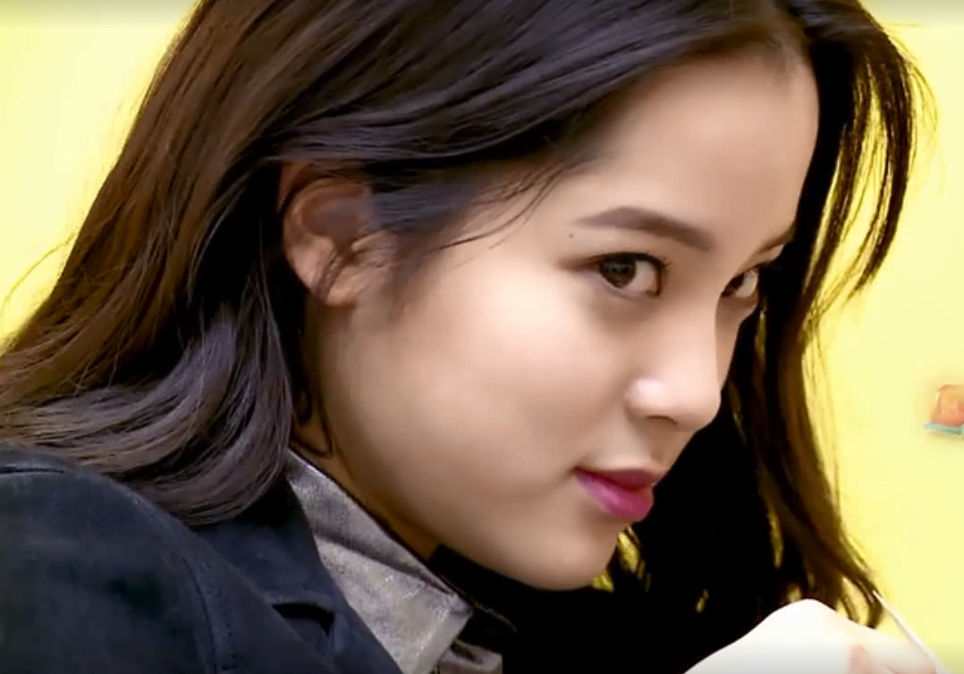 欧阳娜娜做实习生穿搭,欧阳娜娜创造营当助理