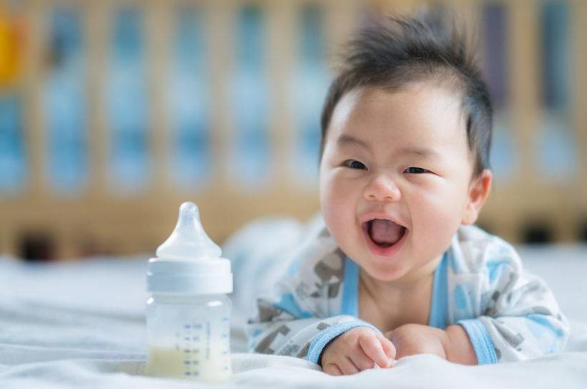 宝宝吃母乳饿得快是何原因,宝宝喝奶过急之后会胀气