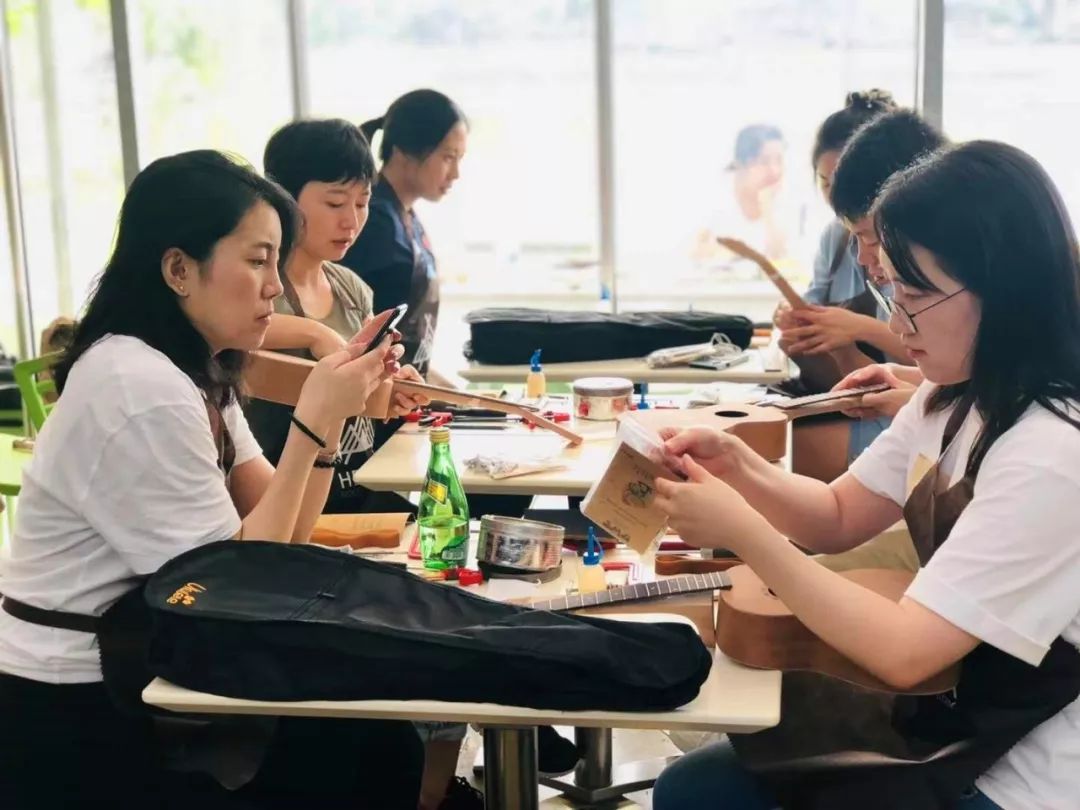 不靠娱乐设施、不接待散客、不主动宣传，这个庄园依然被引爆