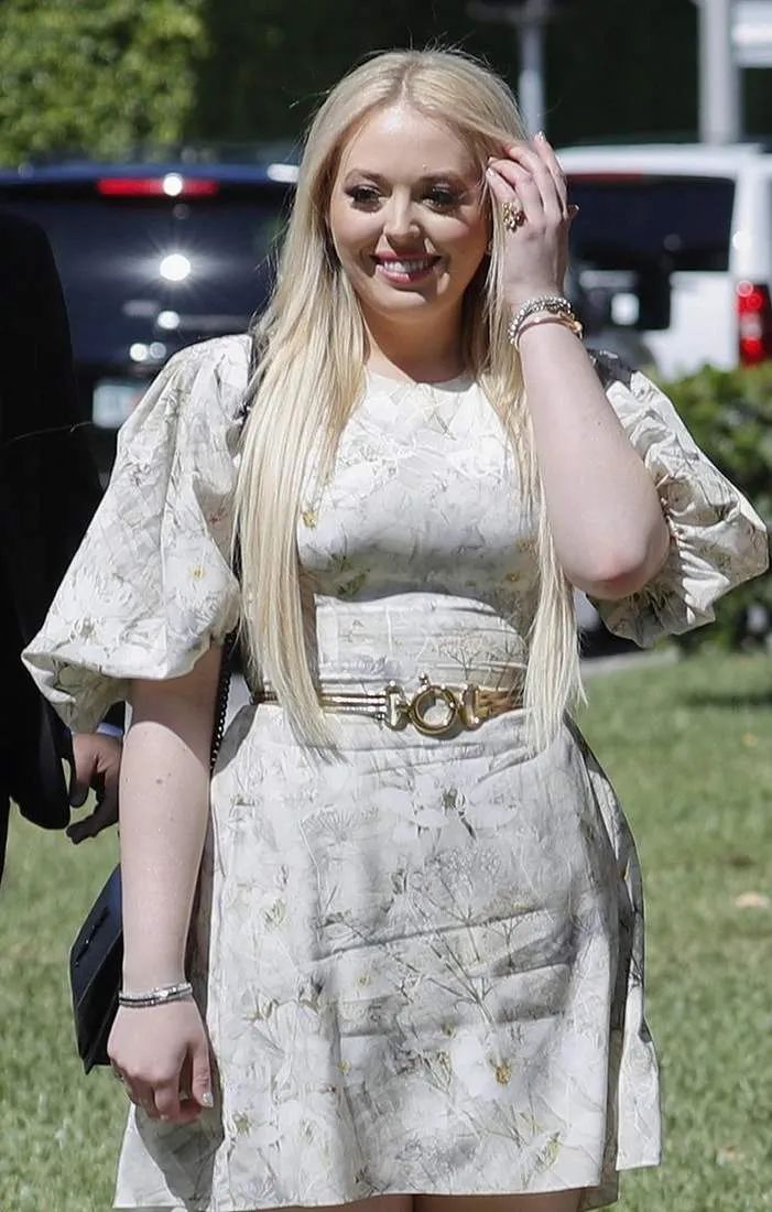 特朗普为三任美女老婆买大钻戒，可比竞选总统“认真”多了