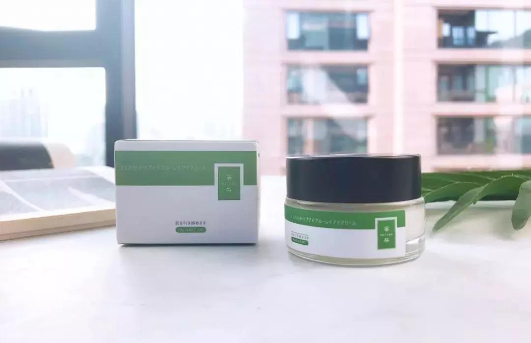 雅诗兰黛日本产的眼霜,用了雅诗兰黛皱纹更明显了