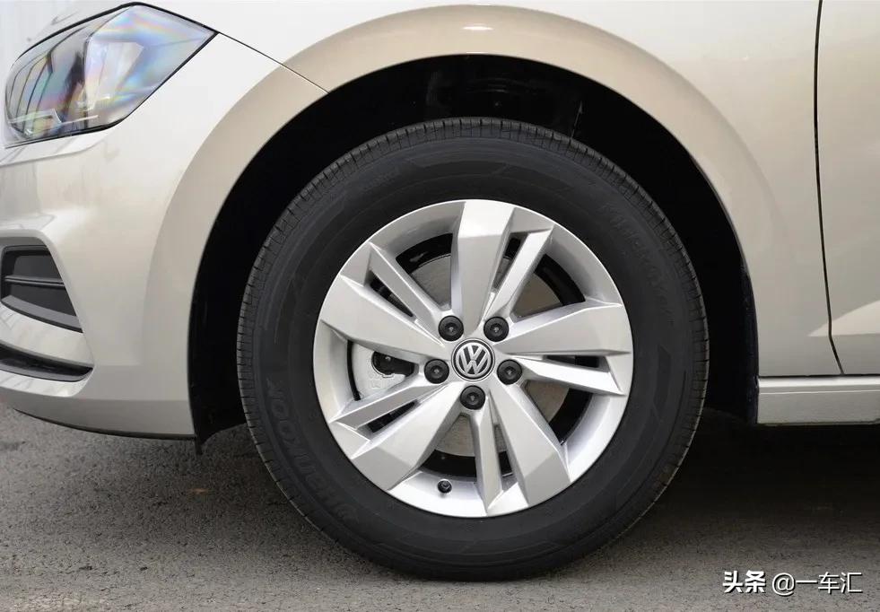 2011年的朗逸和polo选哪个,大众polo和朗逸1.5自吸哪个平台好