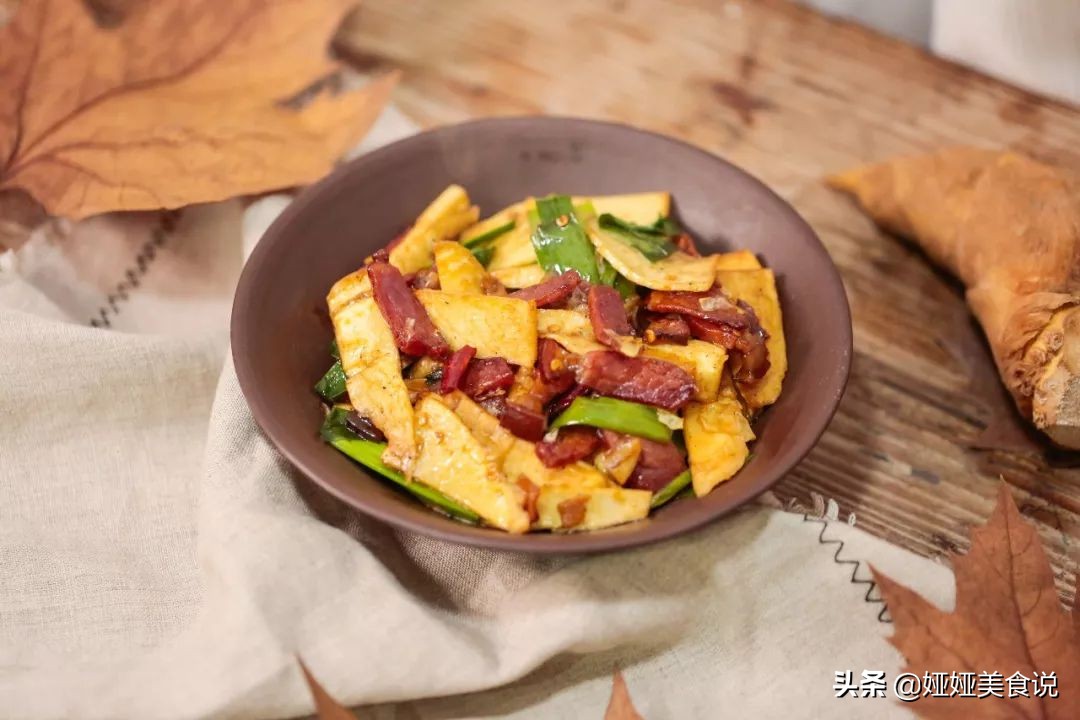 晚餐简单家常菜冬笋炒腊肉开胃菜,这才是竹笋炒腊肉真正的做法