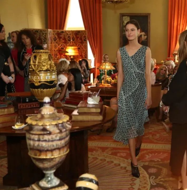 华尔街之狼卖证券片段,华尔街之狼现实主义